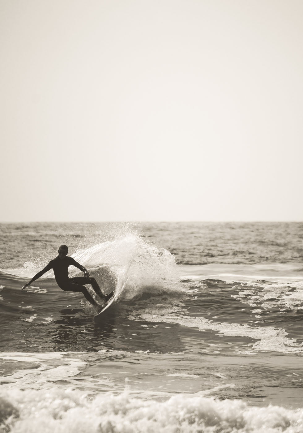 Surfing on Beach Plakat - Posterbox.no