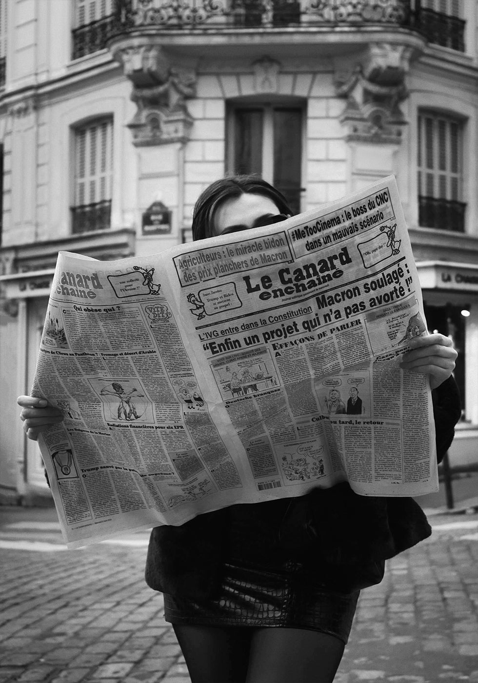 Parisian Morning Read Poster